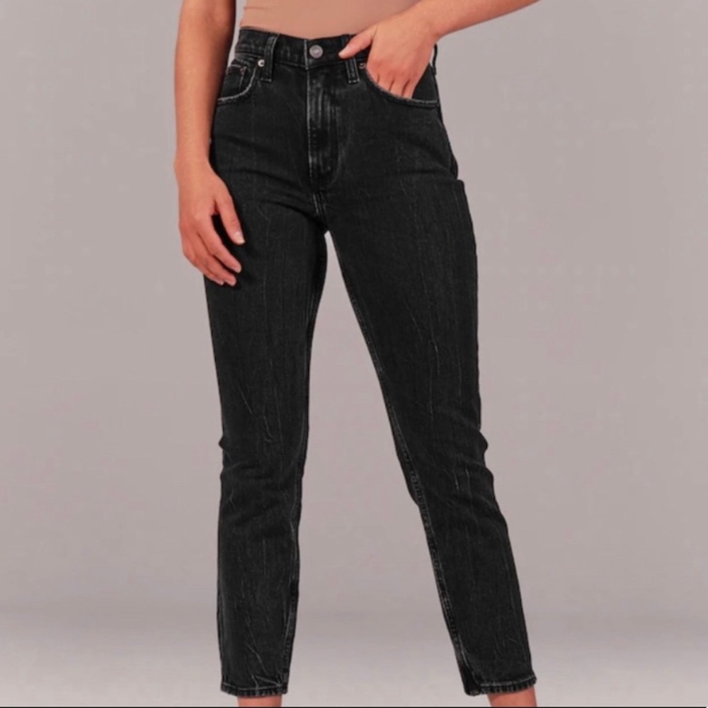 Abercrombie & Fitch High Rise Mom Jeans